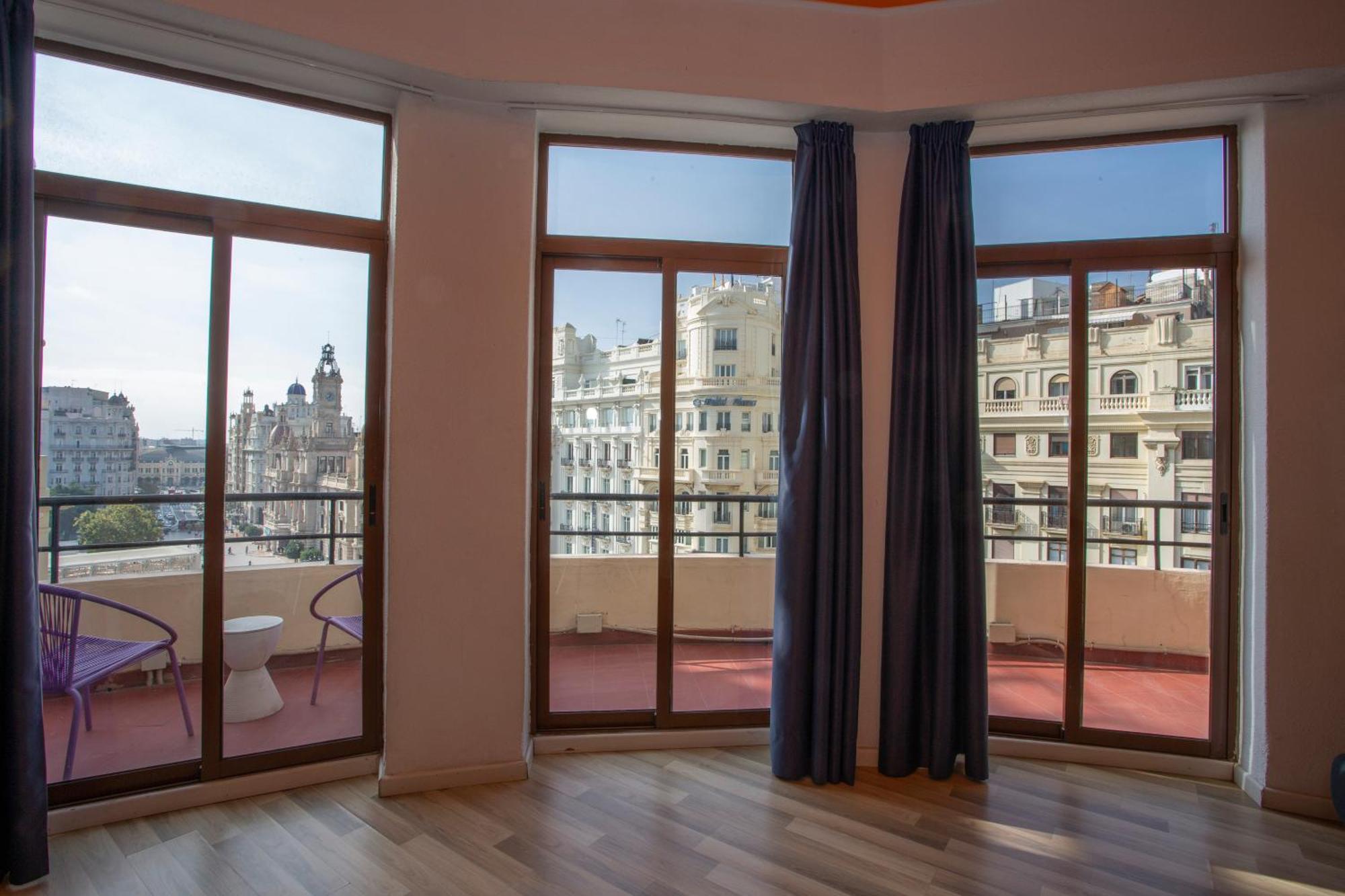 Casual Vintage Valencia Hotel Room photo